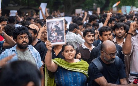 ‘Now Modi should go’: Jantar Mantar Erupted in Celebration After Pradhan’s Resignation